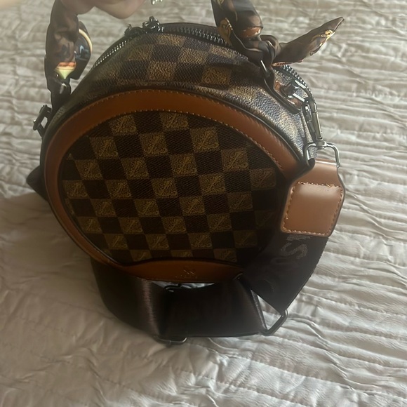 Moschino Handbag excellent condition - Picture 6 of 6